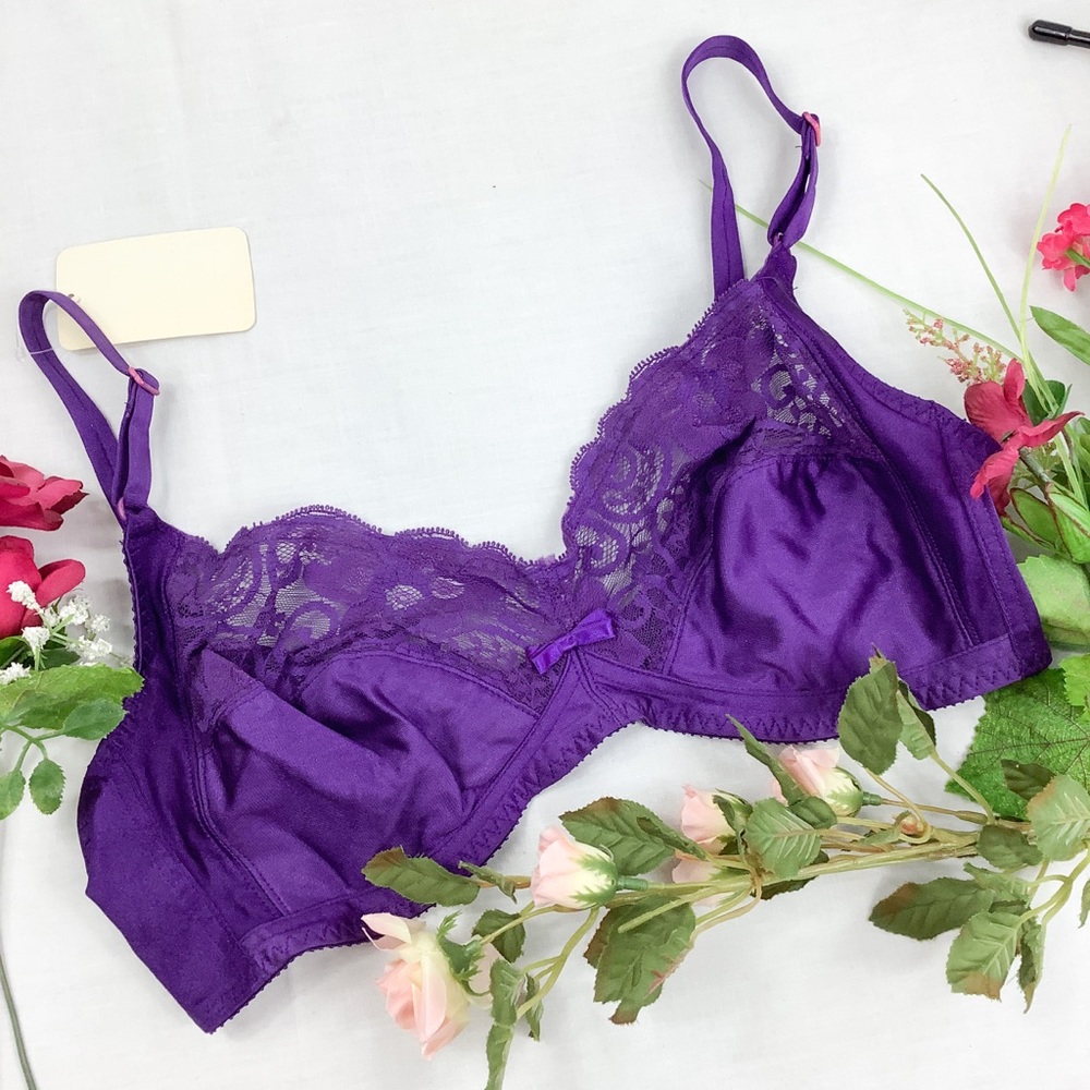 NWT vintage 90s unlined nylon lace bra